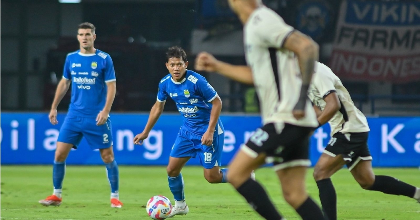 Persib Tanpa Adam Alis di Laga Kontra Dewa United