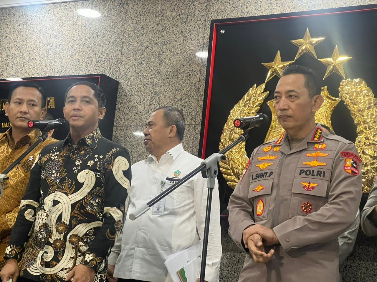 Kolaborasi Baru, Kemenhut–Polri Siap Selidiki Sumber Material Kayu