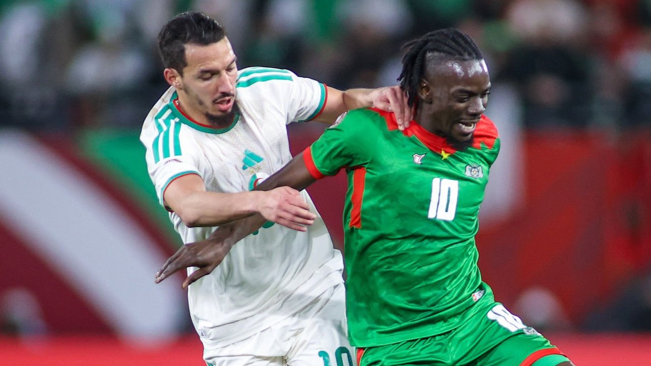 Aljazair Lolos ke 16 Besar Berkat Penalti Mahrez