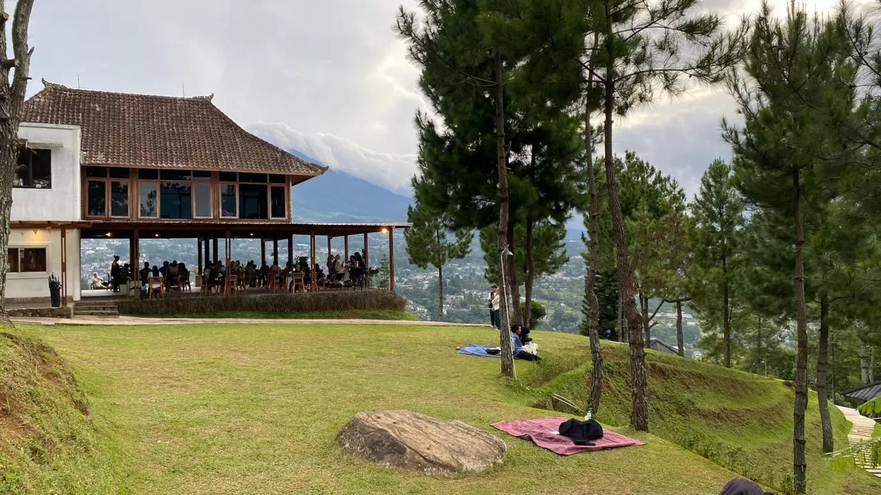 Viral di Media Sosial, Humaira Cafe Puncak Tarik Minat Pengunjung