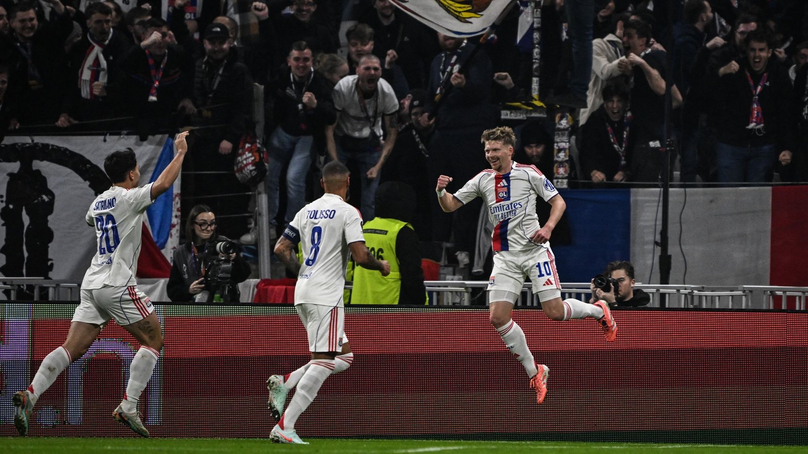 Lyon Amankan Tiga Poin dan Pertahankan Status Pemuncak