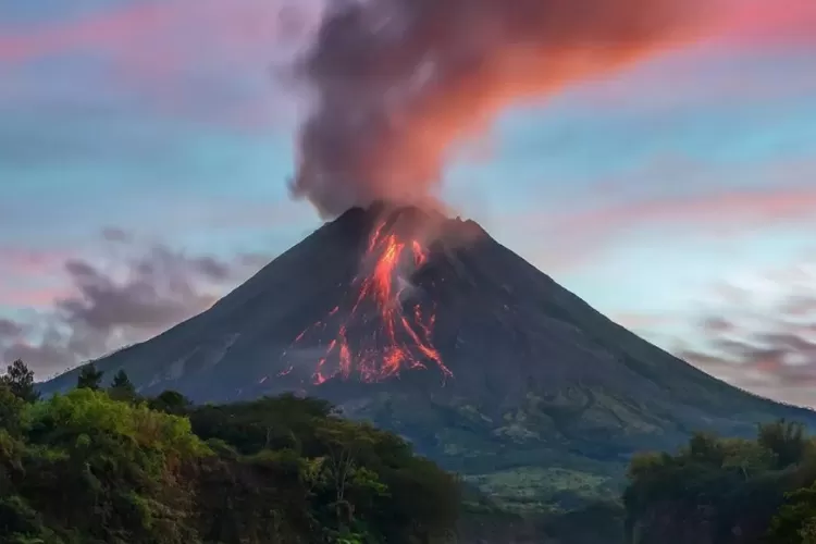 Gunung Marapi Kembali Erupsi dengan Semburan Abu 1.200 Meter