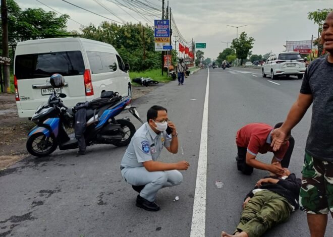 Respon Cepat Petugas Jasa Raharja Klaten Evakuasi Korban Kecelakaan di Pandan Simping