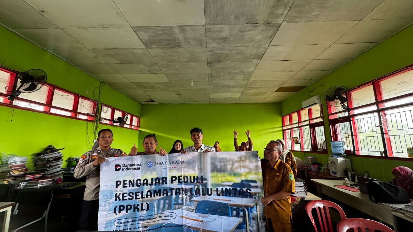 Membangun Generasi Pelopor Keselamatan, PT Jasa Raharja Kanwil Kalimantan Timur Gelar PPKL di SMPN 1 Samboja