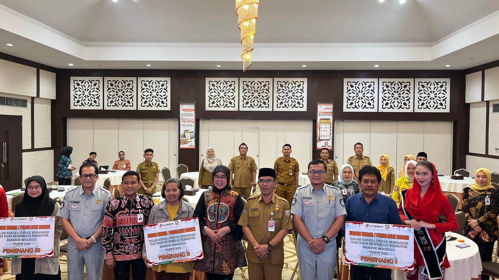 Dorong Kepatuhan Pajak, Jasa Raharja Bengkulu Dan Mitra Serahkan Reward kepada Wajib Pajak