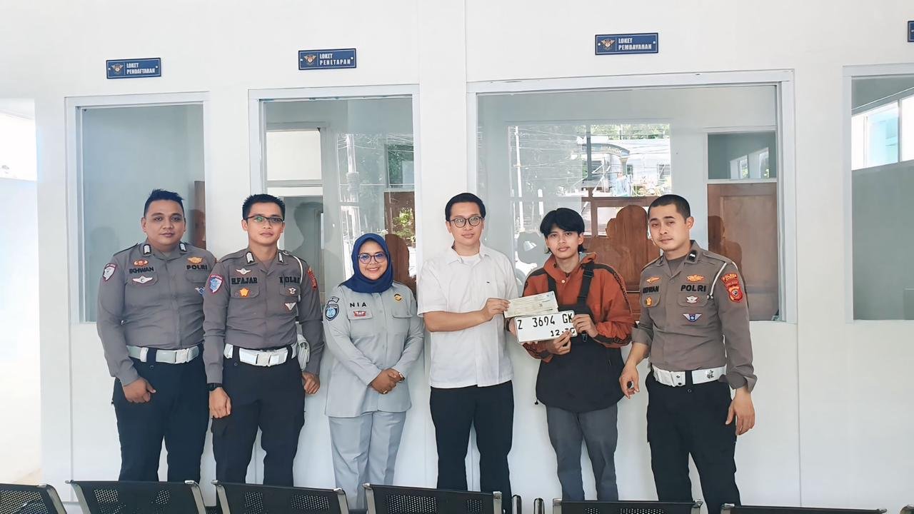 Penanggung Jawab Samsat Garut Lakukan Pemantauan Kesiapan Proses 5 Tahunan dan BBNKB II di Samsat Pembantu Pameungpeuk