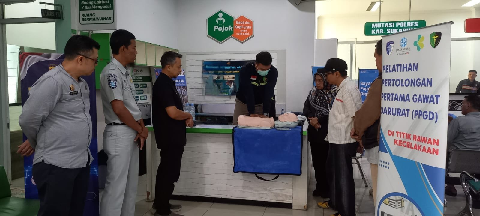 Keselamatan Untuk Indonesia Maju, Jasa Raharja Sukabumi Gelar Pengobatan Gratis dan Pelatihan Pertolongan Pertama Gawat Darurat (PPGD)