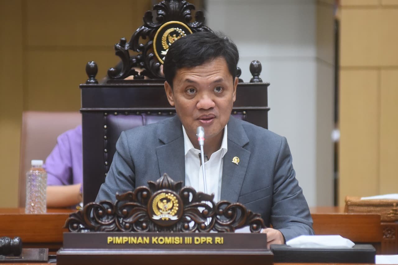 Komisi III DPR Perjelas Kedudukan Polri di Bawah Presiden