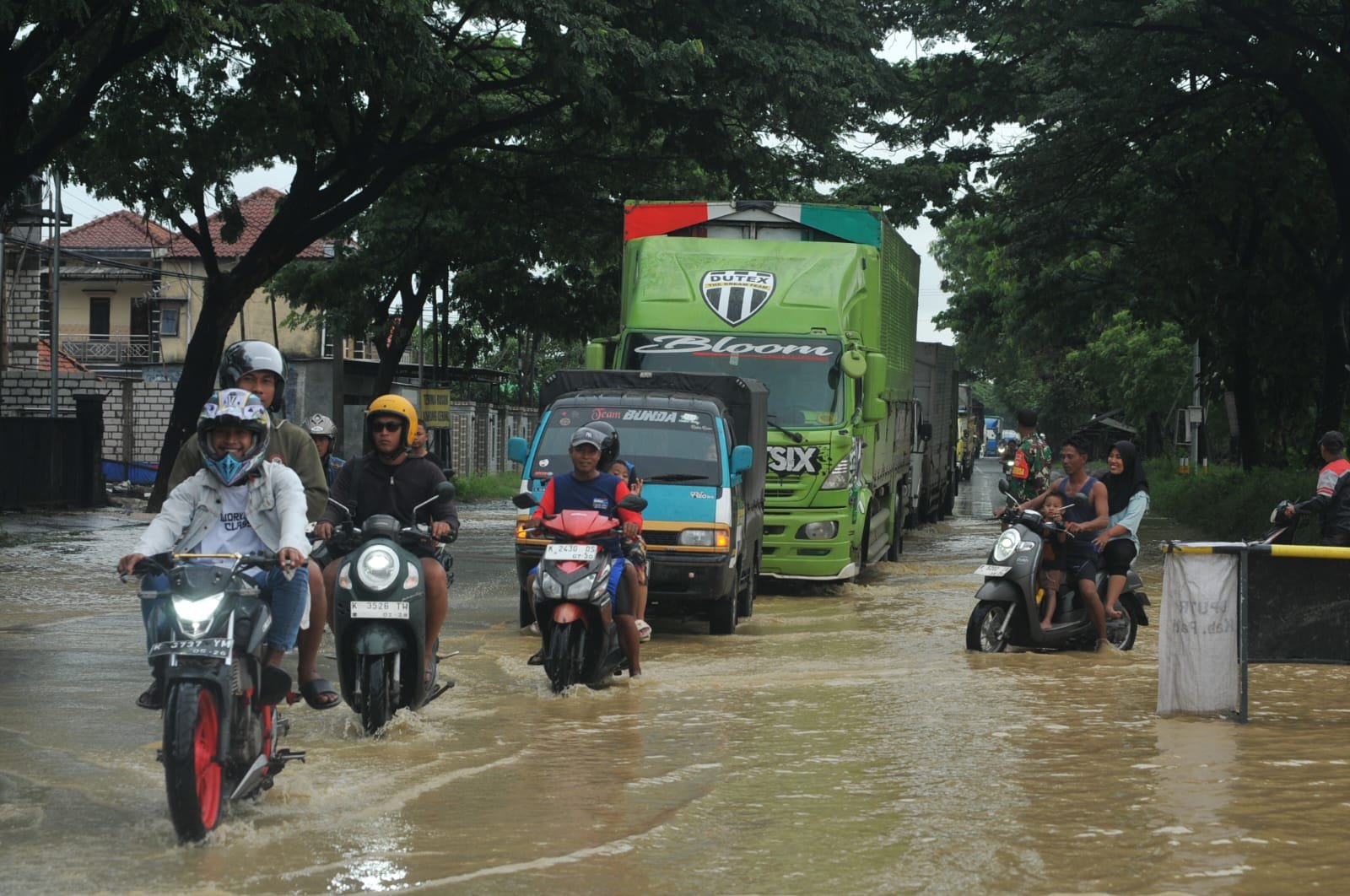 Rekayasa Lalu Lintas Diterapkan di Jalur Pantura Pati Imbas Banjir