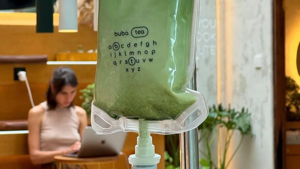 Dokter Ingatkan Risiko Minum Matcha Disajikan dalam Infus yang Viral