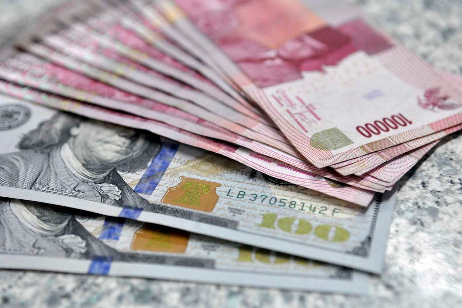 Dolar AS Kuat, Rupiah Memulai 2026 dengan Pelemahan