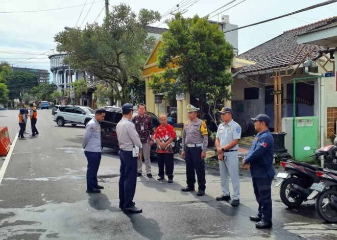 Dinas Perhubungan, Satlantas dan Jasa Raharja Magelang Laksanakan Tindak Lanjut FLLAJ dengan Pemasangan Water Barrier di Titik Rawan Kecelakaan