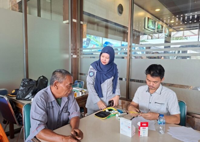 Dukung Keselamatan PAM Lebaran 2026, Jasa Raharja Indramayu Gelar Pengobatan Gratis dan Sosialisasi PPGD bagi Pengemudi Bus
