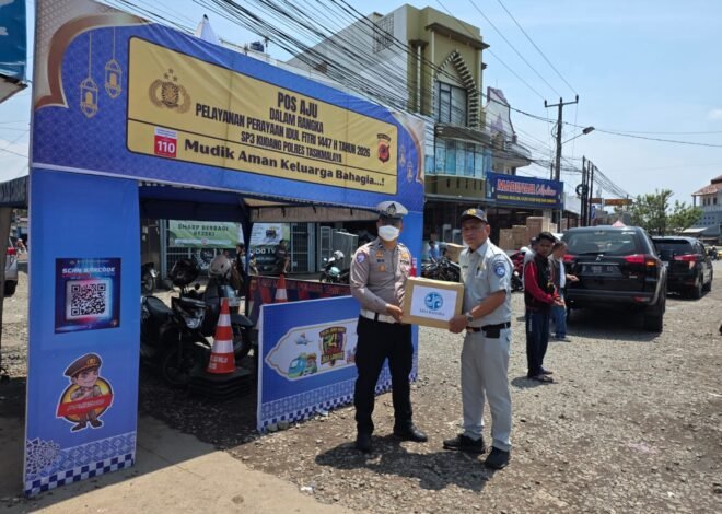 PJ Samsat Sukaraja Bagikan Bingkisan di Dua Pos Aju PAM Lebaran 1447 H di Tasikmalaya