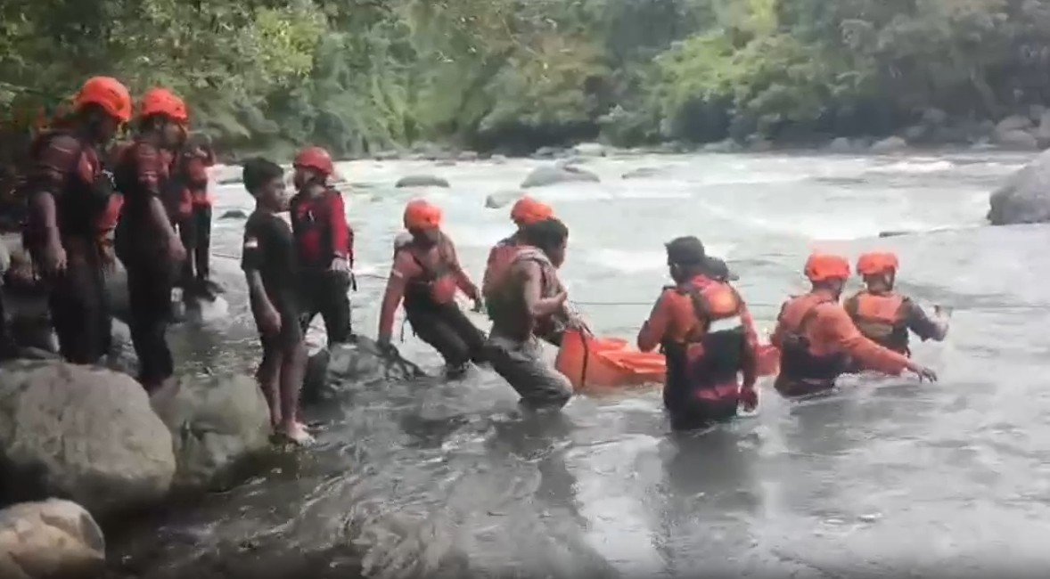 Insiden Sungai Kalimborang Maros, Dua Mahasiswa Terseret Arus