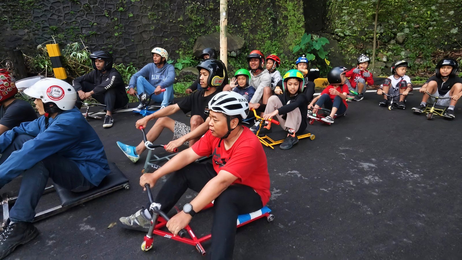 Gledekan Tretes: Dari Permainan Anak Kampung hingga Atraksi Wisata Viral