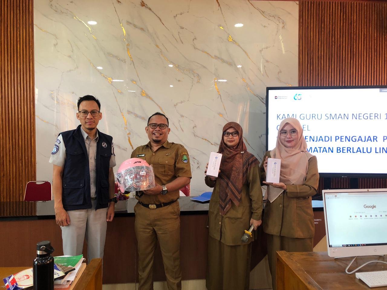 Penguatan Edukasi Keselamatan melalui Program Pengajar Peduli Lalu Lintas oleh Jasa Raharja di SMA Negeri 1 Ciampel