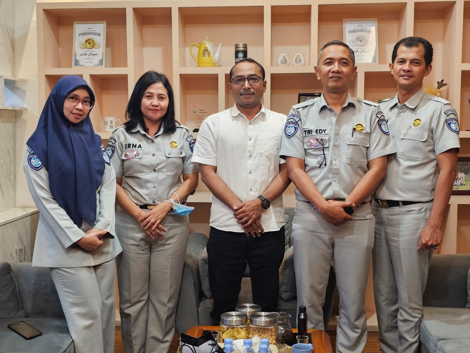 Kabag Asuransi serta Kasubag SW & Humas Lakukan Monitoring Pelayanan di Samsat Kota Bogor