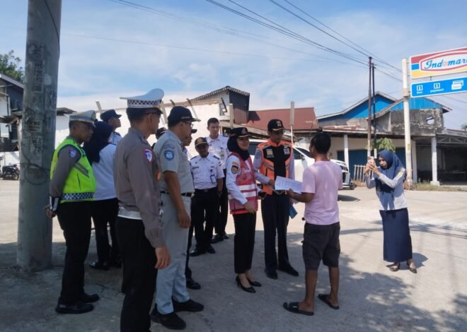 Jasa Raharja Bengkulu Bersama Mitra Berikan Imbauan kepada Sopir Angkutan Barang di SPBU Air Sebakul