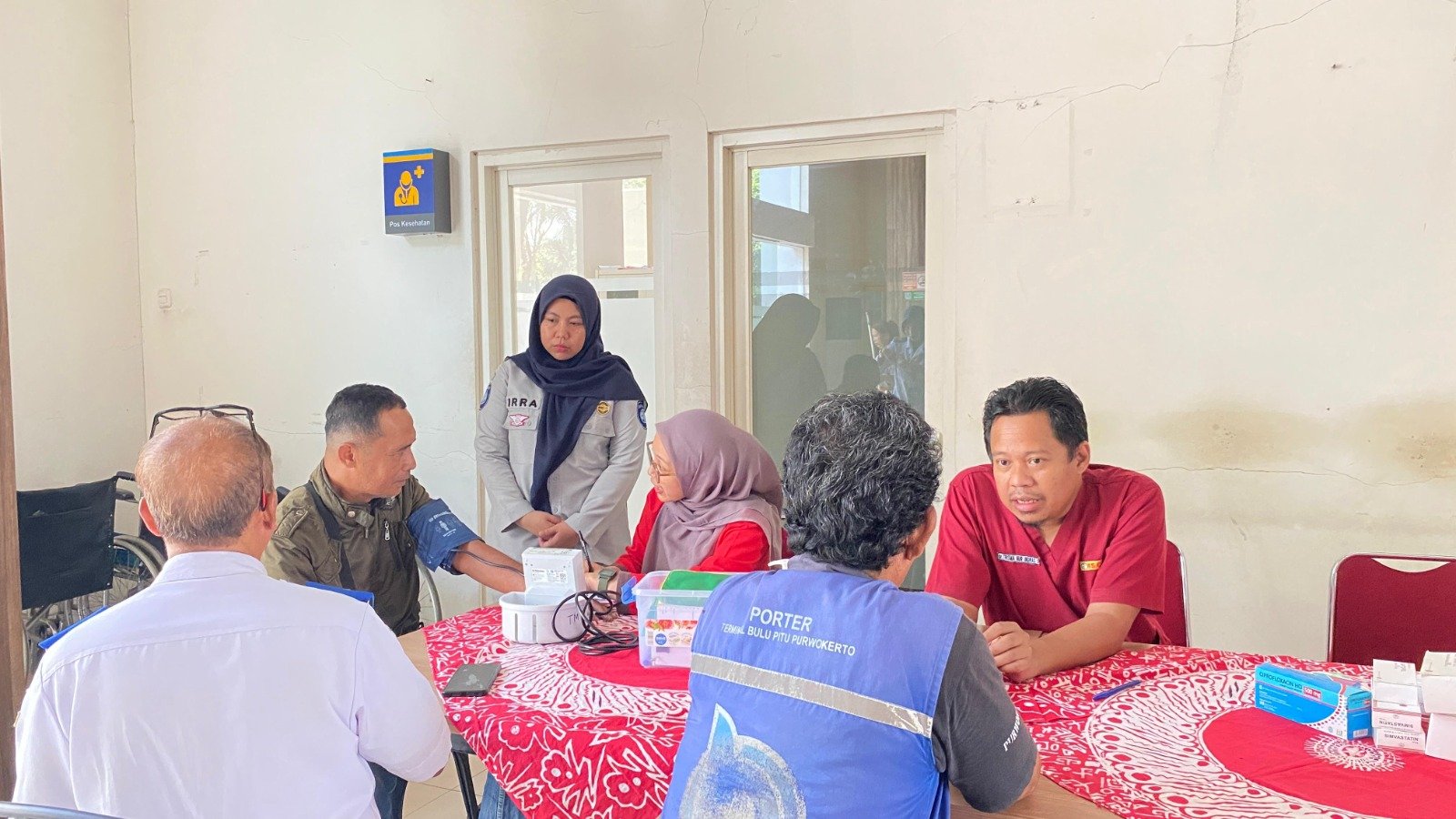 Jamin Keselamatan Penumpang, Jasa Raharja Purwokerto Gelar Pengobatan Gratis di Terminal Bulupitu