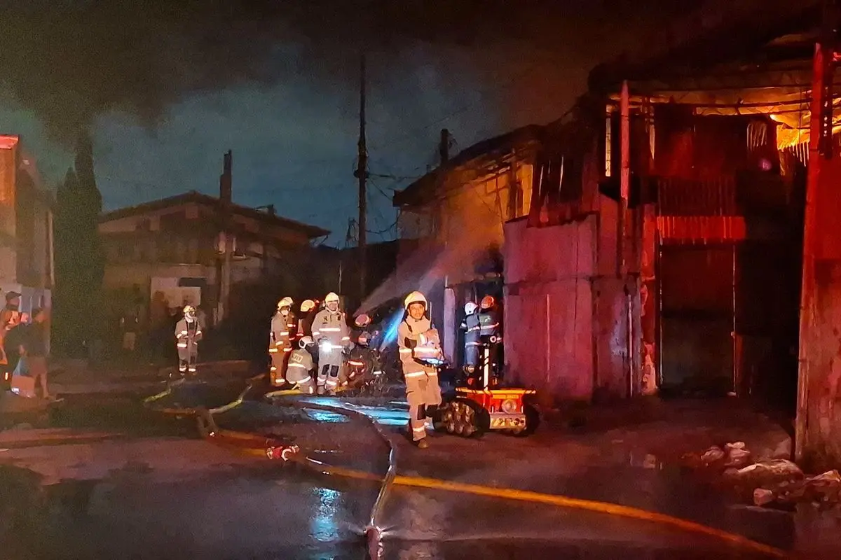 Kebakaran Hebat Melanda Gudang Kimia di Kalideres