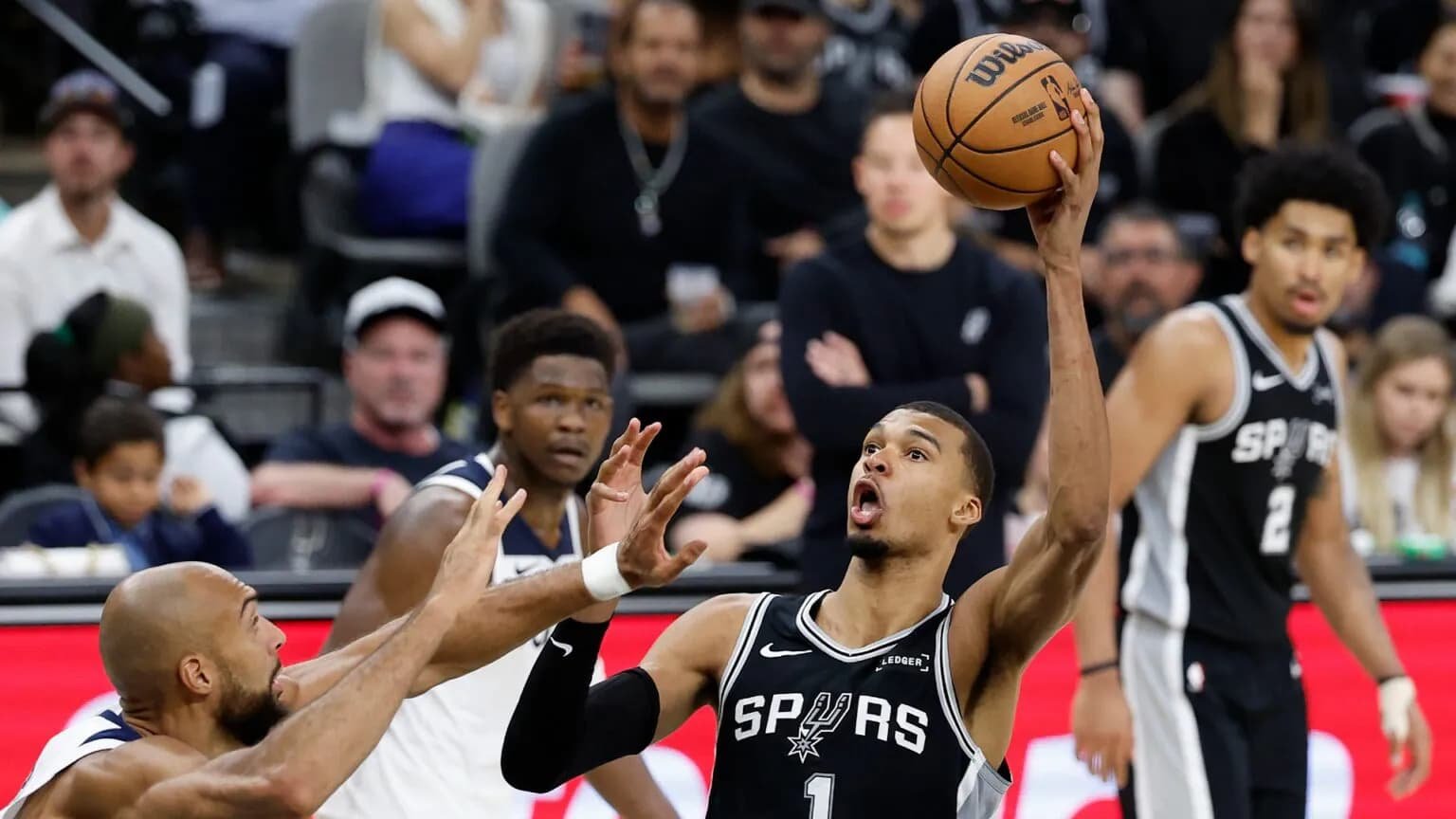 Duel Panas! Spurs Tumbangkan Thunder 122-115 Lewat Double OT