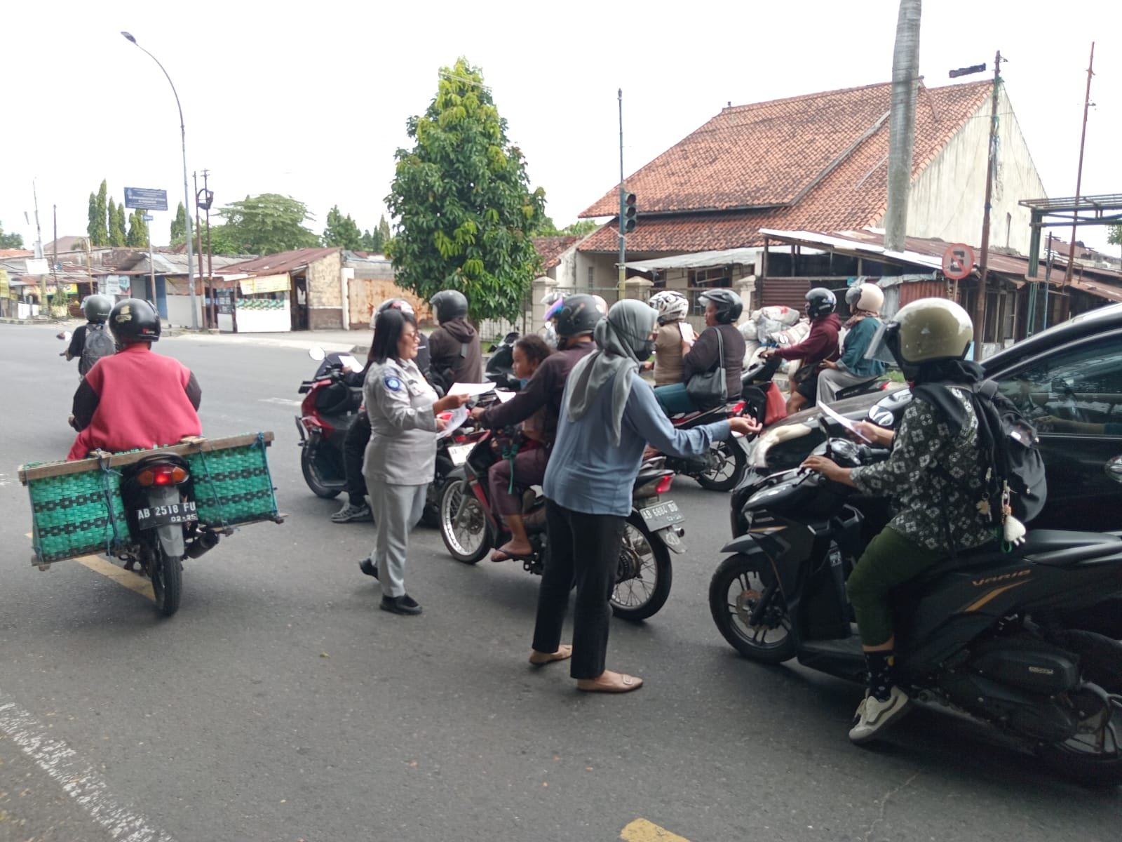 Glorifikasi Reward Emas di Pasar Giwangan, Jasa Raharja Ajak Masyarakat Tertib Bayar PKB dan SWDKLLJ
