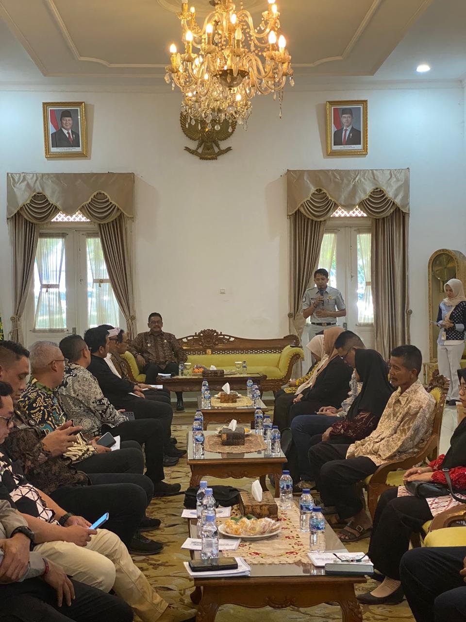 Jasa Raharja Cabang Sukabumi Serahkan Santunan Kepada Beberapa Ahli Waris Korban Kecelakaan Lalu Lintas di Pendopo Kabupaten Sukabumi