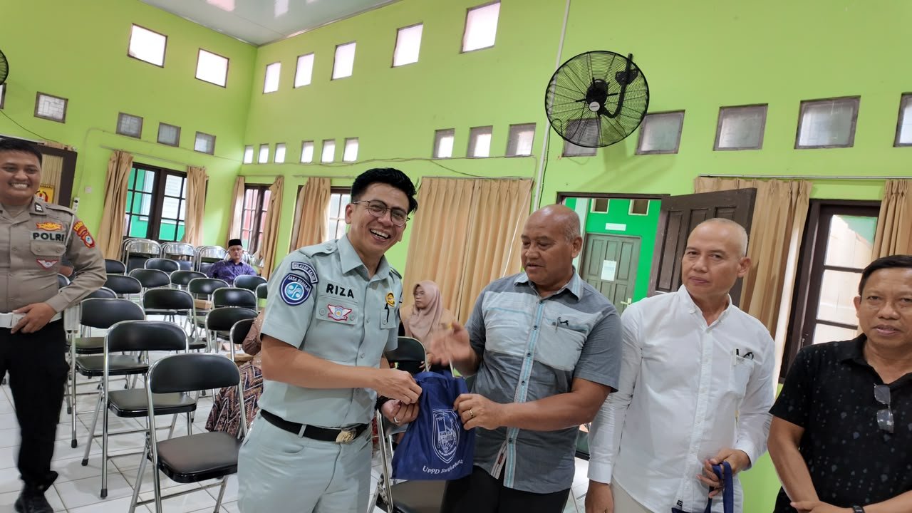 Tim Pembina Samsat Banjarbaru Edukasi Warga Loktabat Utara tentang Pajak dan Keselamatan