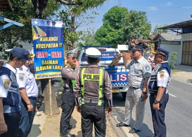 Tekan Angka Kecelakaan, Jasa Raharja Pati Bersama Tim Gabungan Survei Jalur Rawan dan Pasang Papan Imbauan