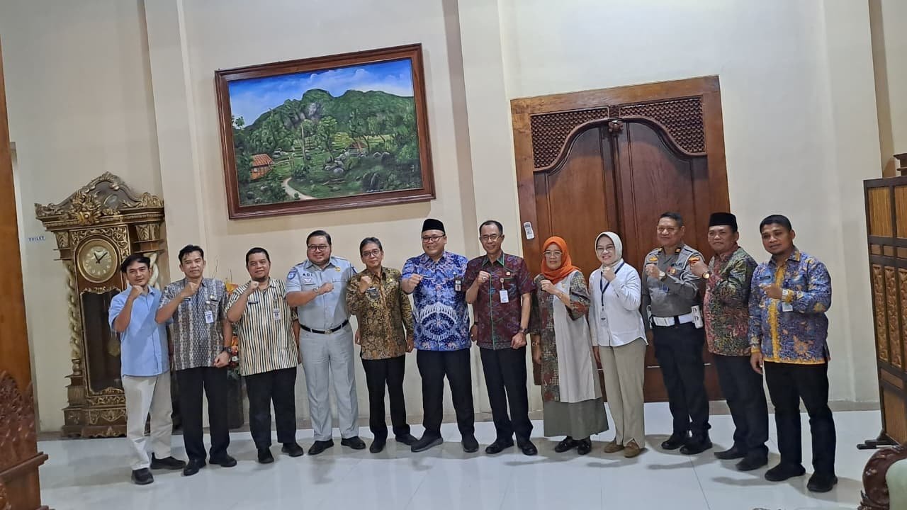 Optimalkan Penerimaan PKB dan SWDKLLJ, Tim Pembina Samsat Jawa Tengah Gelar Roadshow Kolaborasi Bersama Pemerintah Kabupaten Rembang