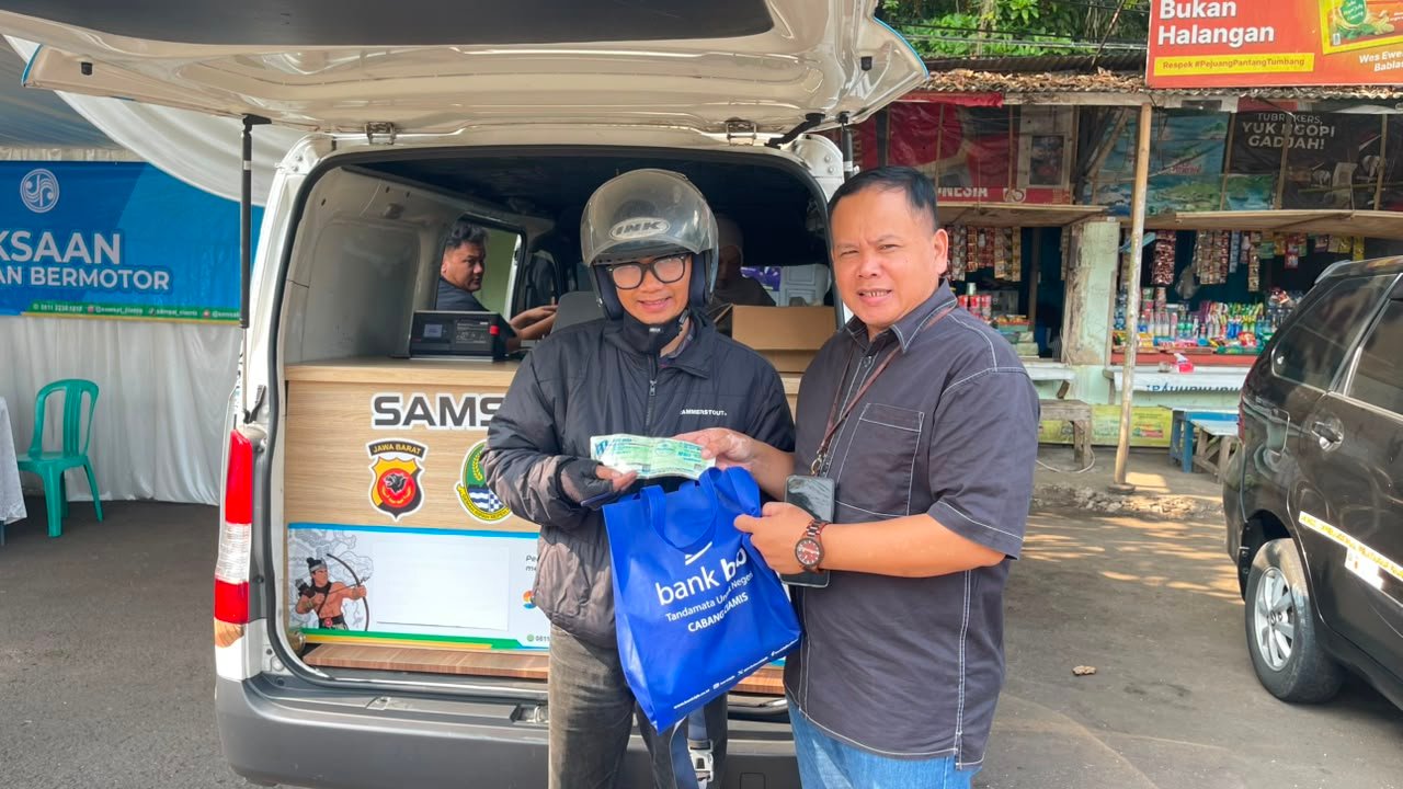 Operasi Gabungan 3 Hari di Kabupaten Ciamis, Jasa Raharja Bersama Tim Pembina Samsat Dorong Kepatuhan dan Berikan Apresiasi kepada Wajib Pajak