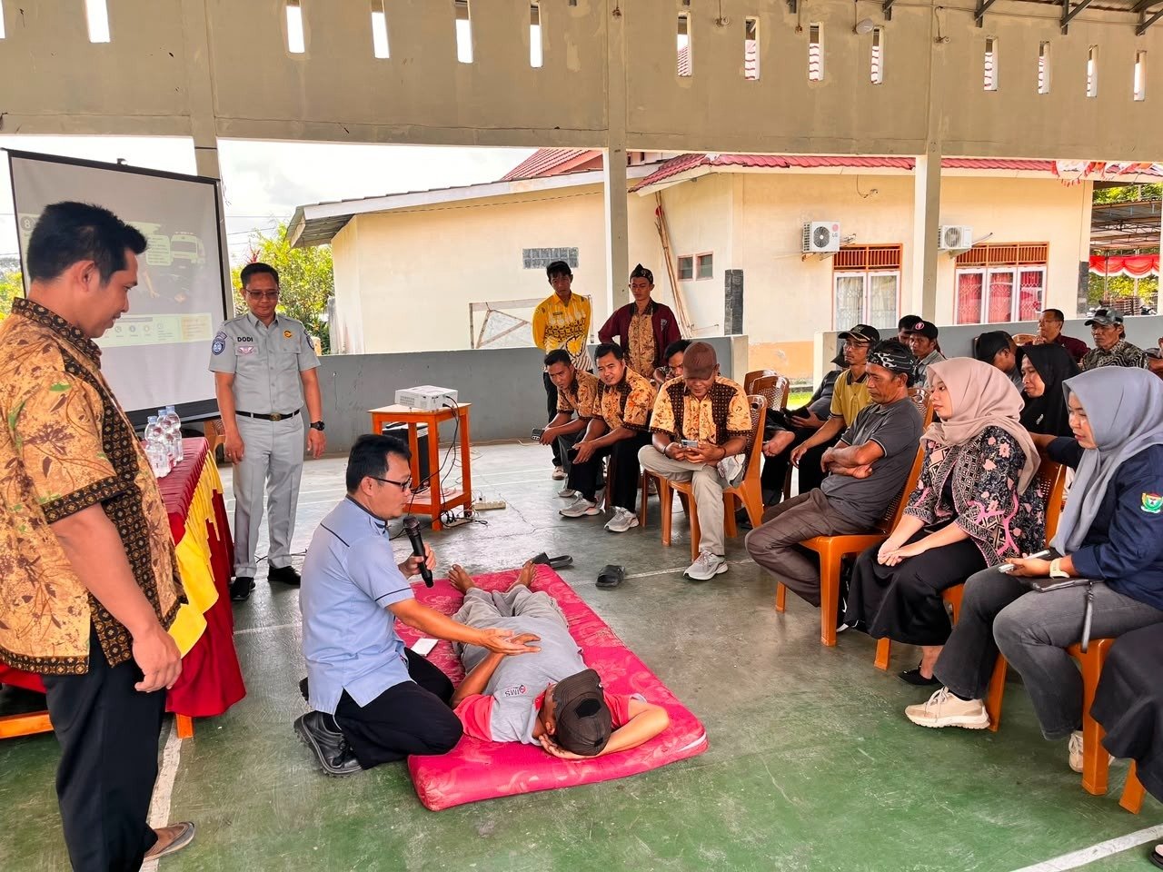Jasa Raharja Cabang Lahat Gelar Pelatihan PPGD di Desa Karang Endah untuk Tingkatkan Kesiapsiagaan Masyarakat