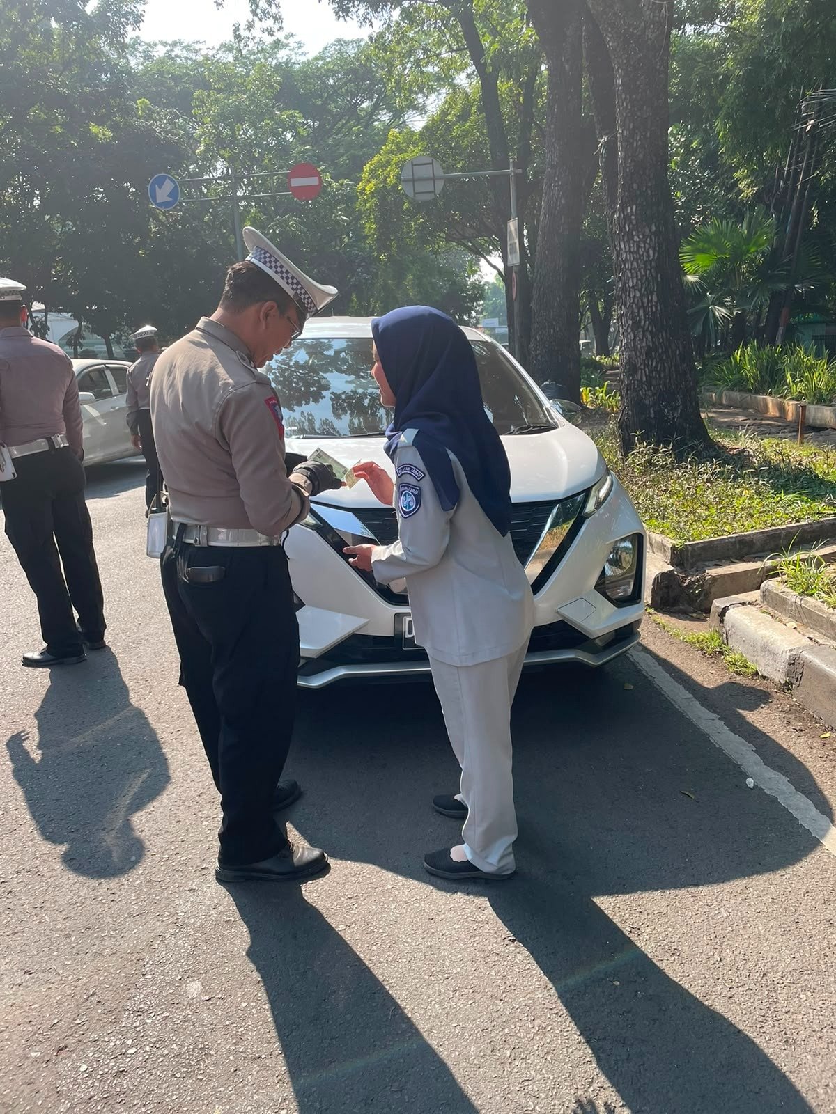Berikan Kemudahan dan Keuntungan Bagi Wajib Pajak, Kolaborasi Jasa Raharja Bandung Bersama Tim Pembina Samsat Kawaluyaan Gelar Pemeriksaan PKB dan SWDKLLJ disertai Pengobatan Gratis, Sosialisasi PPGD dan Voucher Diskon/Souvenir