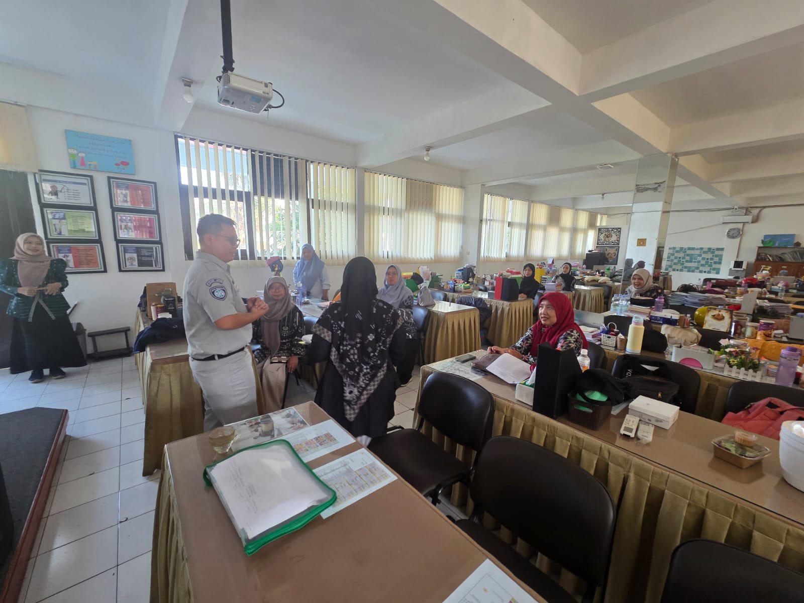 Tingkatkan Kesadaran Keselamatan Berlalu Lintas Sejak Dini, PT Jasa Raharja (Persero) Kanwil Jawa Barat Bersama Polres Cimahi Gelar Safety Campaign dan Program Pengajar Peduli Keselamatan Lalu Lintas (PPKL) di SMAN 3 Cimahi