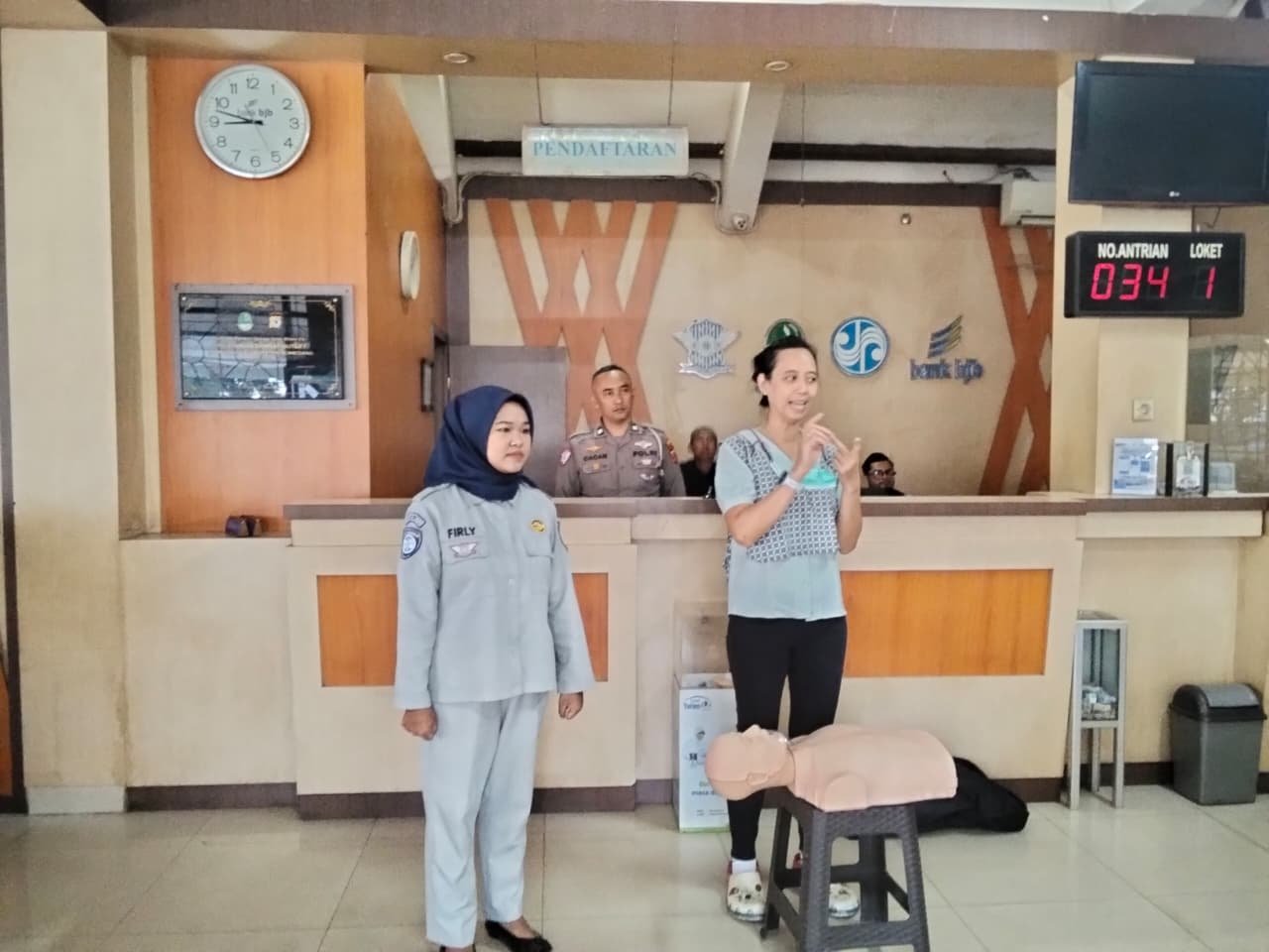 Jasa Raharja Jabar Gelar Pengobatan Gratis MUKL dan PPGD bagi Wajib Pajak di Samsat Outlet Jatinangor