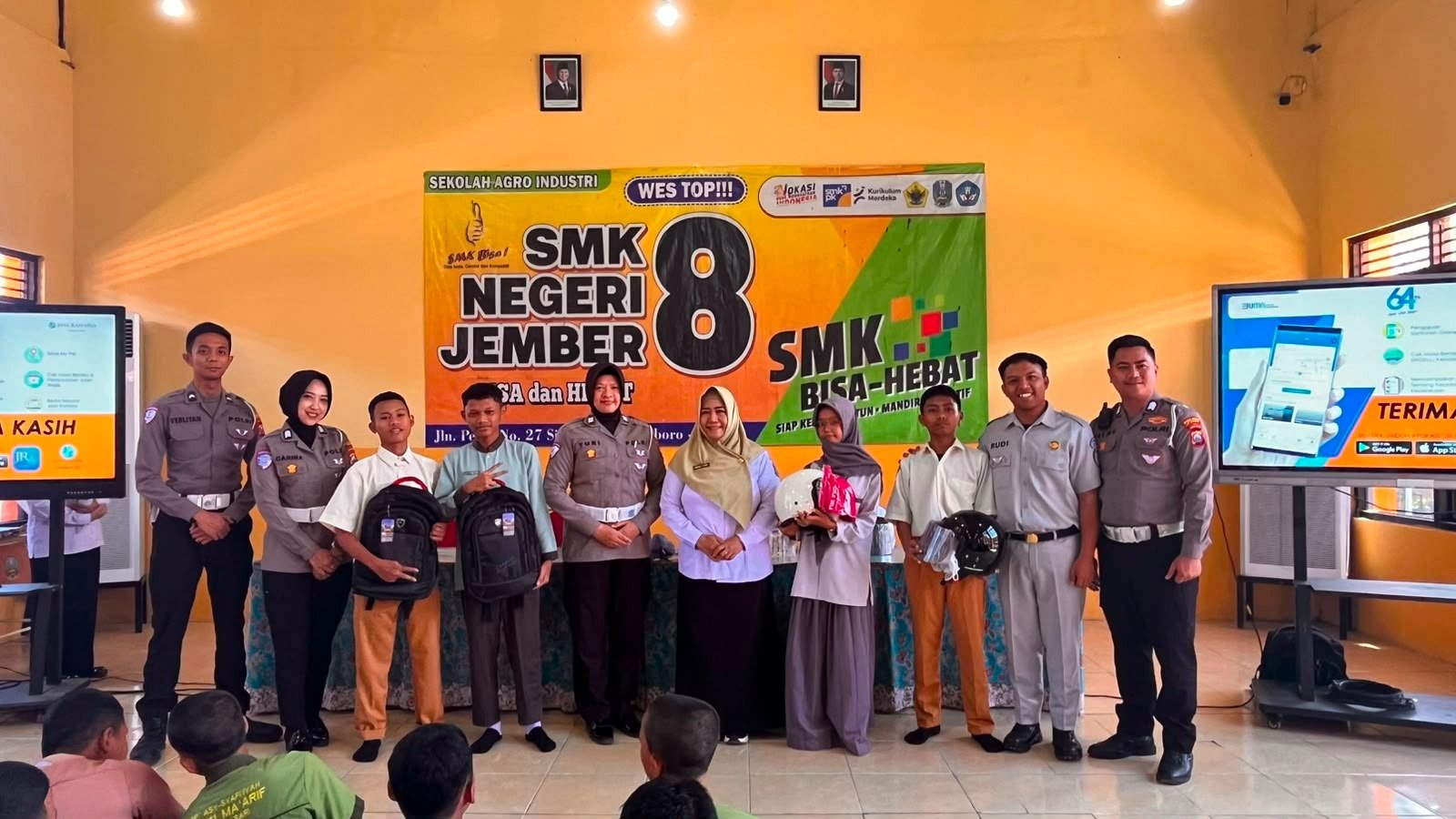 Tingkatkan Kepatuhan Berlalu Lintas Pelajar, Jasa Raharja dan Satlantas Polres Jember Gelar Sosialisasi di SMKN 8 Jember
