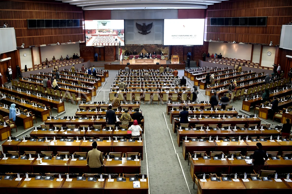DPR Hadapi Persoalan Syarat Pendidikan Capres-Cawapres melalui Pembuktian